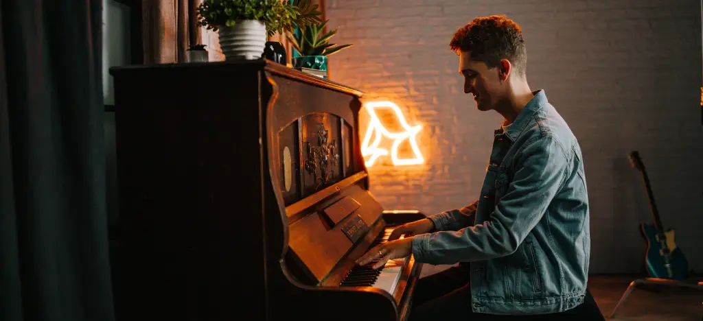 Here are over 40 of the most famous piano intros and riffs you have ever heard