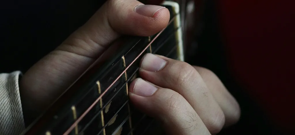 Sore fingers when learning guitar