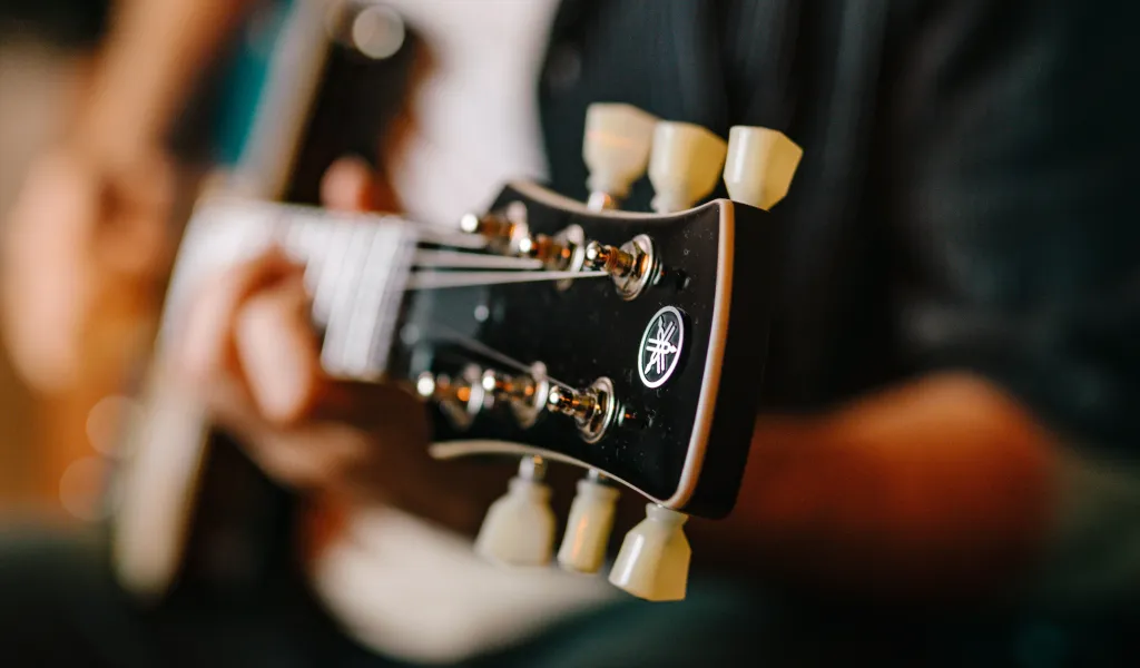 Guitar headstock