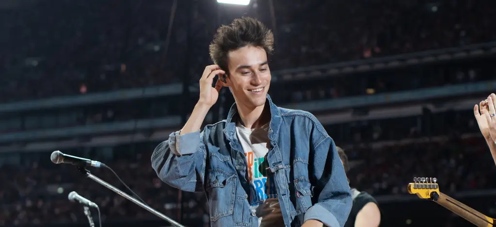 Jacob Collier didn’t learn music the usual way. He taught himself theory, harmony, composition, and production by experimenting and playing everything he could get his hands on.