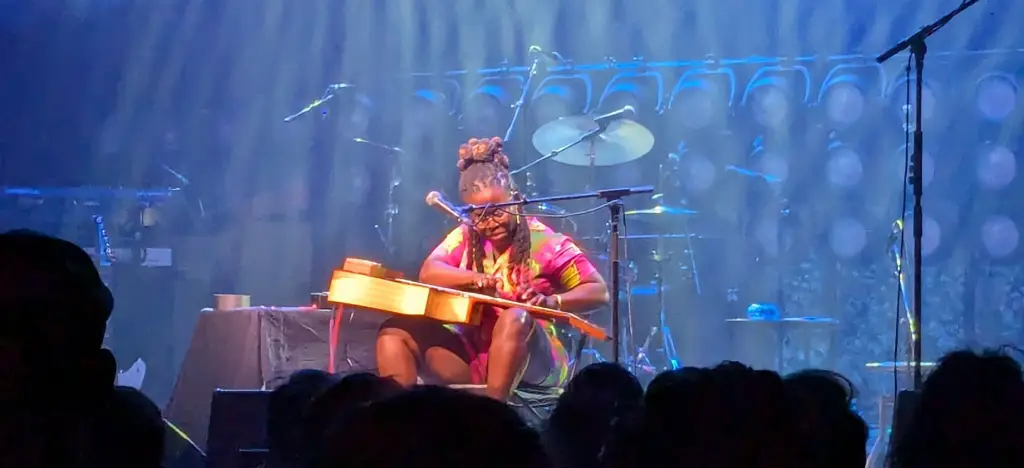 Yasmin Williams performing on September 30, 2024 at the Roadrunner in Boston, Massachusetts. On tour with Michael Kiwanuka and Brittany Howard.